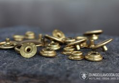 Nut ban 4 chi tiet mau vang dong 02