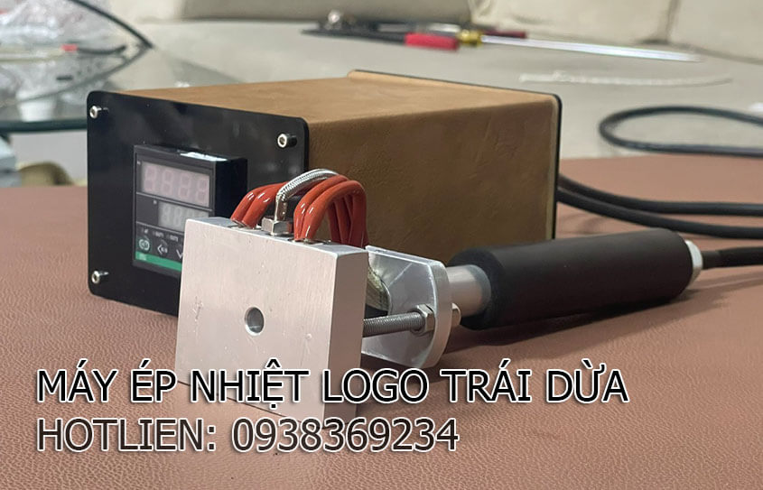 Lựa chọn trái dừa để ép nhiệt logo