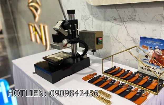 Cho thuê máy ép nhiệt logo làm sự kiện