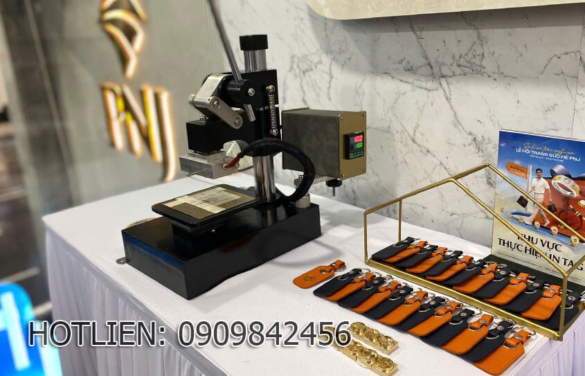Cho thuê máy ép nhiệt logo làm sự kiện
